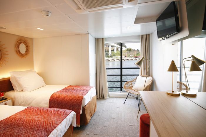 Middle Deck 2 Single Beds Suite Cat B